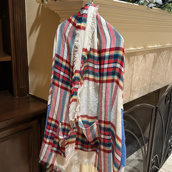 Grace and Lace Plaid flannel ScarfOpen cape with pockets - Picture 1 of 5